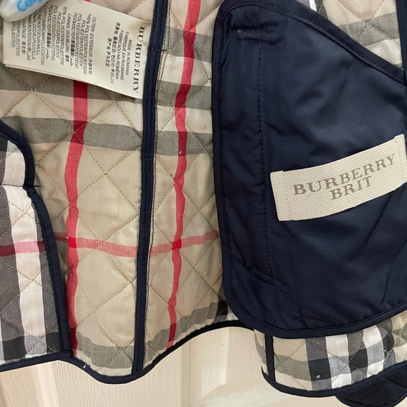 Authentic Burberry Ashurst Quilted Jacket - Picture 5 of 9